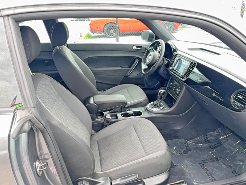 56257526 :رقم المزاد ، 3VWFP7AT7EM621339 vin ، 2014 Volkswagen Beetle مزاد بيع