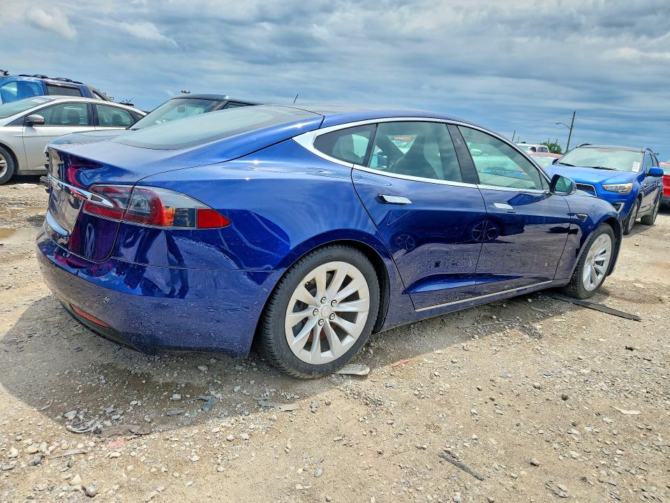 58798696 :رقم المزاد ، 5YJSA1E20HF213260 vin ، 2017 Tesla Model S مزاد بيع