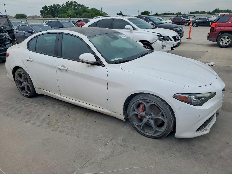 58334596 :رقم المزاد ، ZARFAECN2H7552183 vin ، 2017 Alfa Romeo Giulia مزاد بيع
