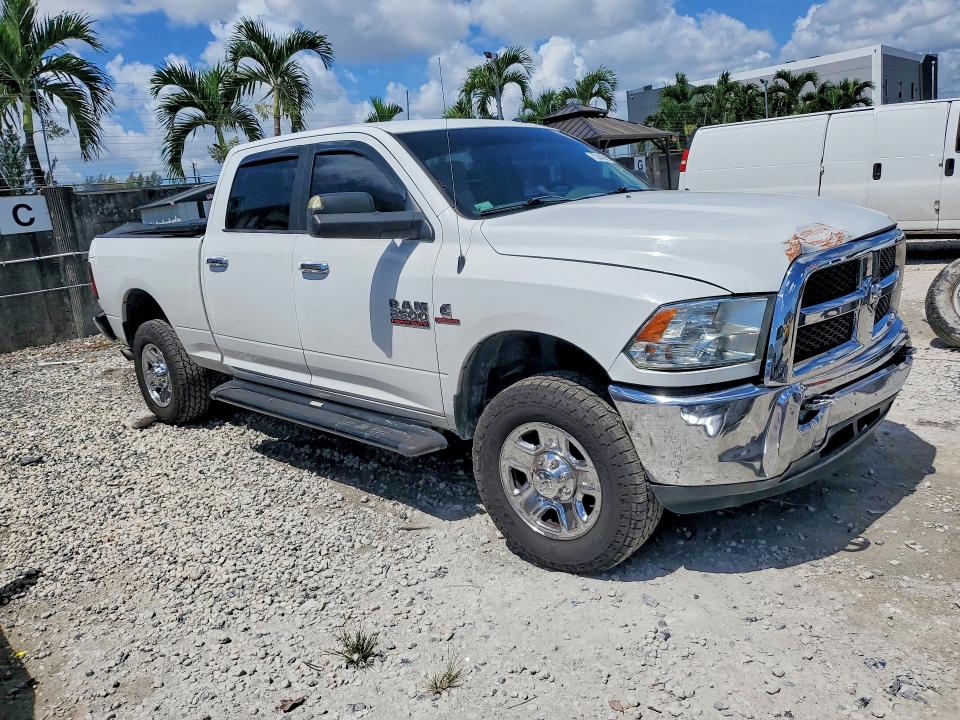 73340985 :رقم المزاد ، 3C6UR5DLXJG398282 vin ، 2018 Ram 2500 مزاد بيع