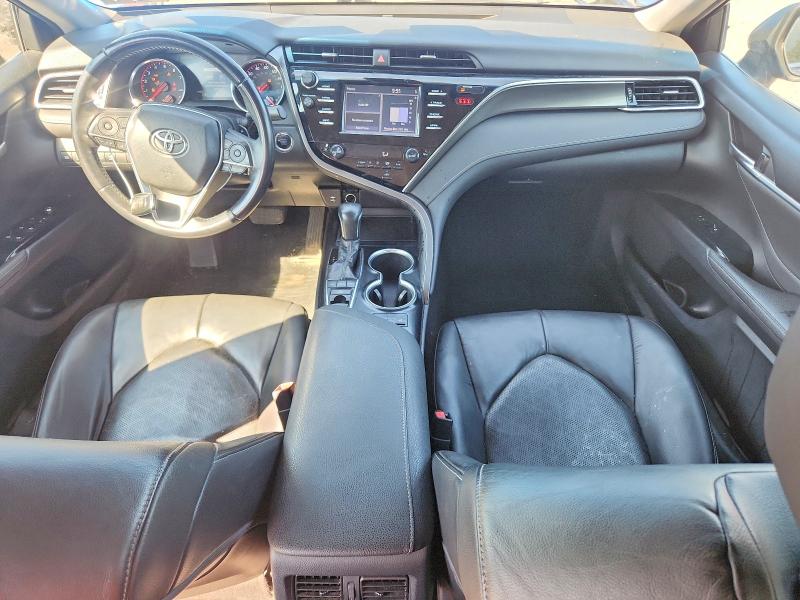 55405846 :رقم المزاد ، 4T1B61HK3JU008361 vin ، 2018 Toyota Camry مزاد بيع
