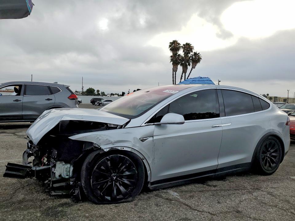 Продажа на аукционе авто 2016 Tesla Model X, vin: 5YJXCAE28GF020966, номер лота: 73343675