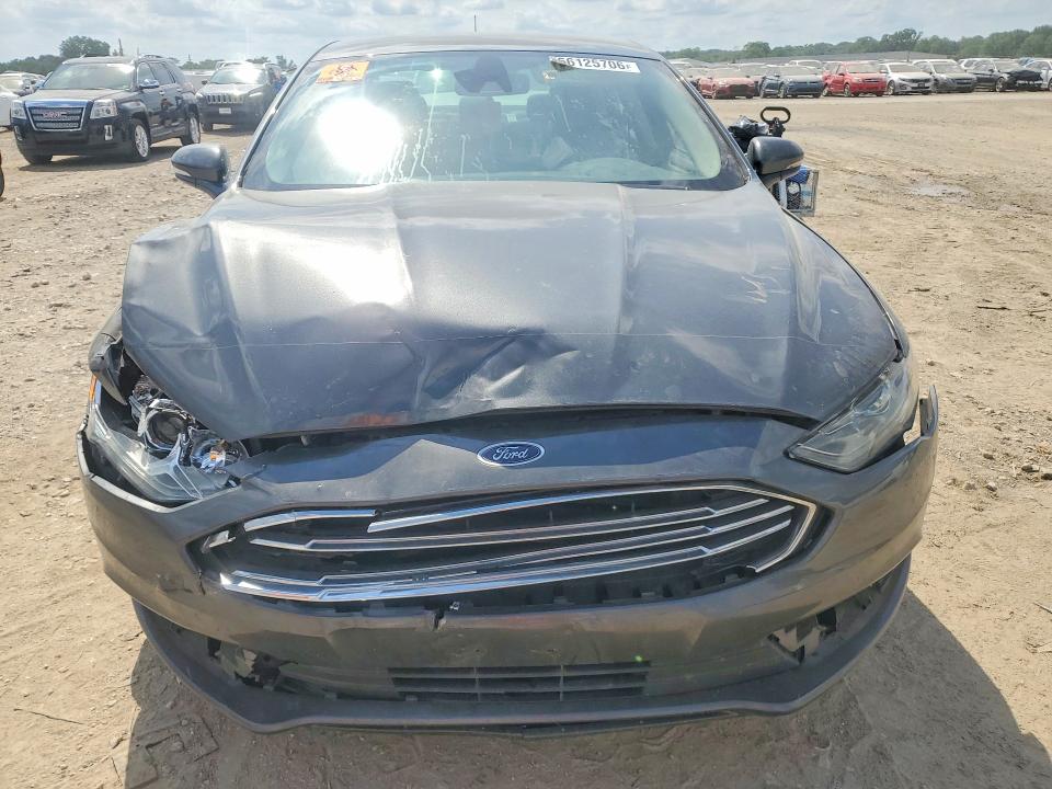 56125706 :رقم المزاد ، 3FA6P0LU6HR307436 vin ، 2017 Ford Fusion مزاد بيع