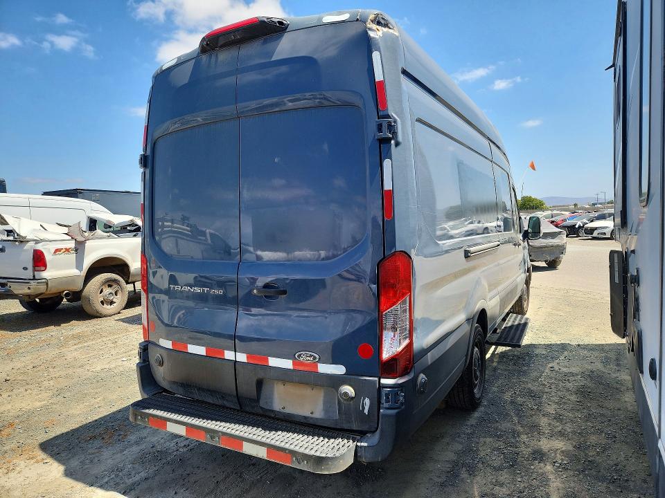2020 Ford Transit მანქანა იყიდება აუქციონზე, vin: 1FTBR3X80LKB04525, აუქციონის ნომერი: 57567566