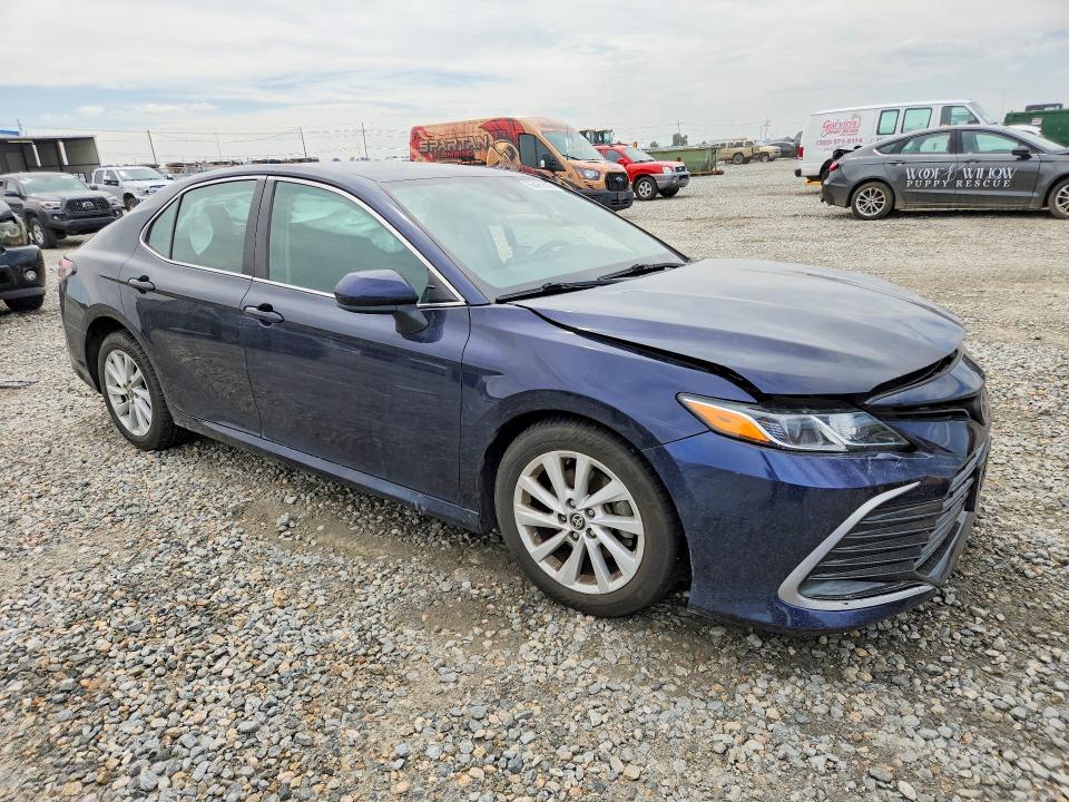 56459686 :رقم المزاد ، 4T1C11AK0NU671597 vin ، 2022 Toyota Camry مزاد بيع