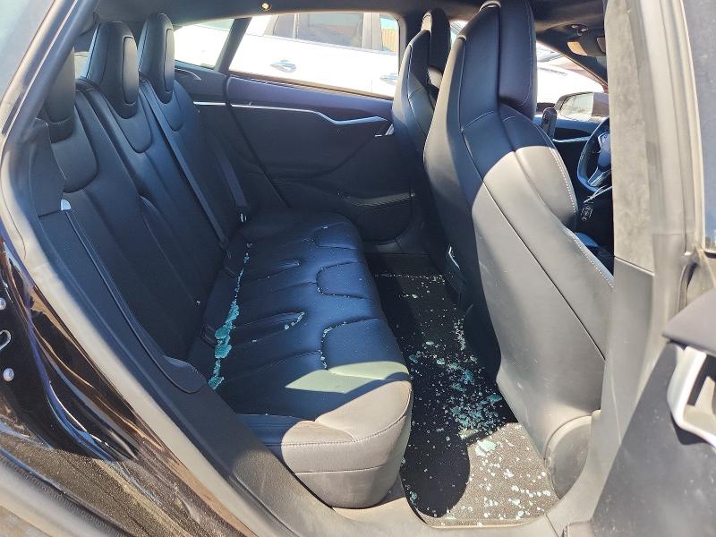 55813746 :رقم المزاد ، 5YJSA1E26HF197016 vin ، 2017 Tesla Model S مزاد بيع