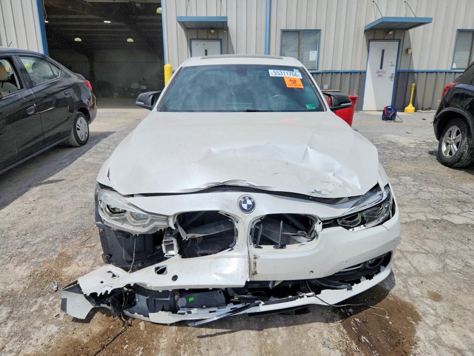 55311766 :رقم المزاد ، WBA8D9G33HNU65640 vin ، 2017 Bmw 330 مزاد بيع