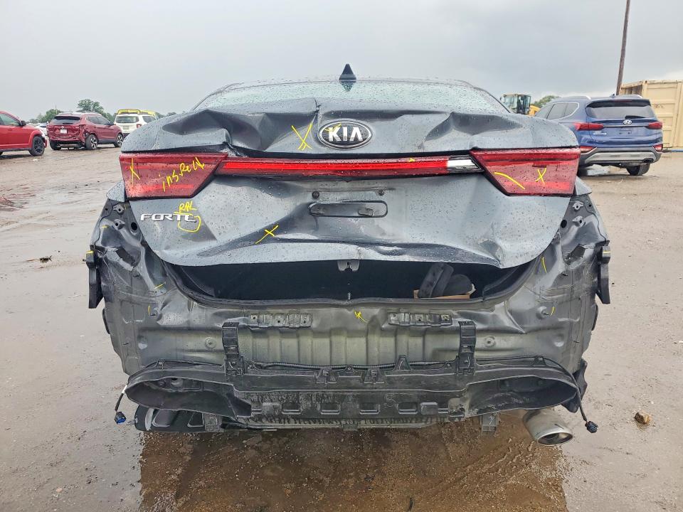 2021 Kia Forte მანქანა იყიდება აუქციონზე, vin: 3KPF24AD1ME395039, აუქციონის ნომერი: 57407696