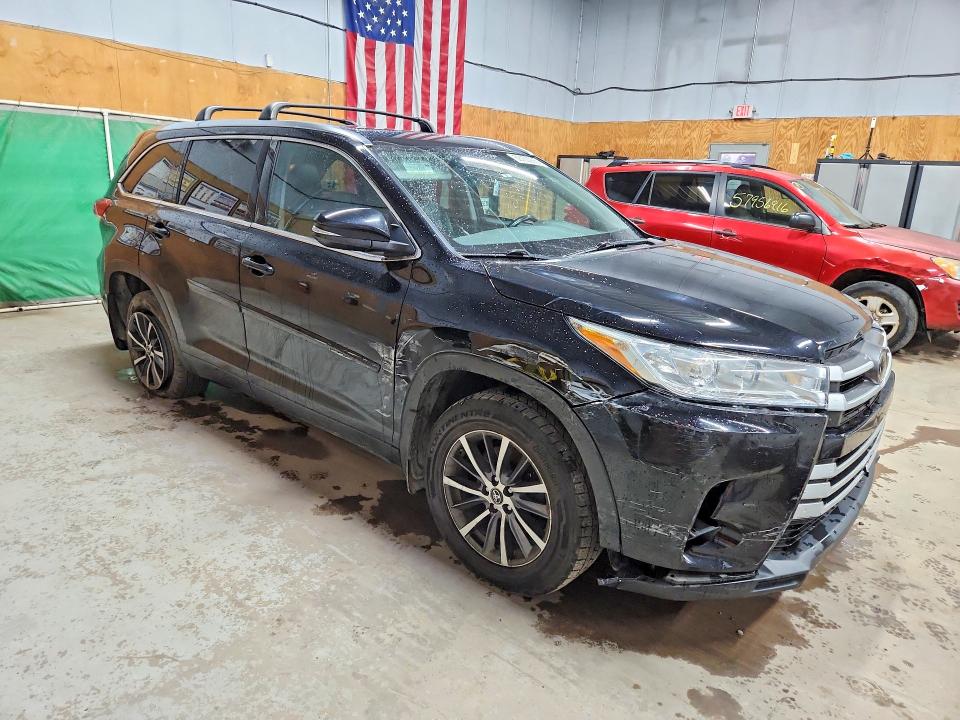 2018 Toyota Highlander მანქანა იყიდება აუქციონზე, vin: 5TDJZRFH4JS523046, აუქციონის ნომერი: 58133936