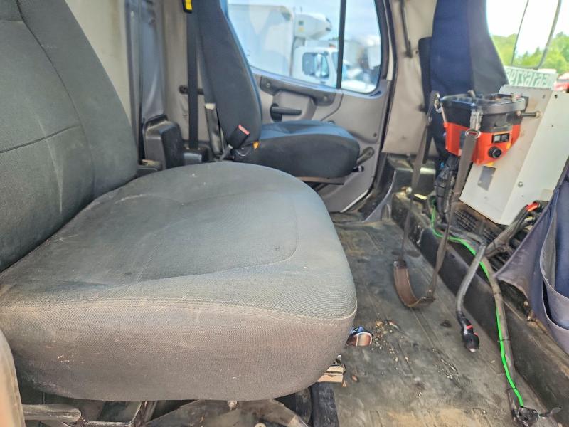 56162796 :رقم المزاد ، 1FVHC3BS6CDBP5304 vin ، 2012 Freightliner M2 مزاد بيع