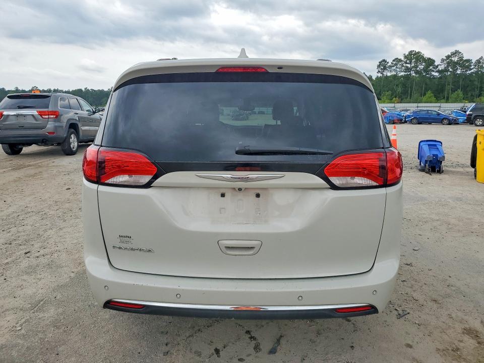 57682486 :رقم المزاد ، 2C4RC1BGXHR613792 vin ، 2017 Chrysler Pacifica مزاد بيع