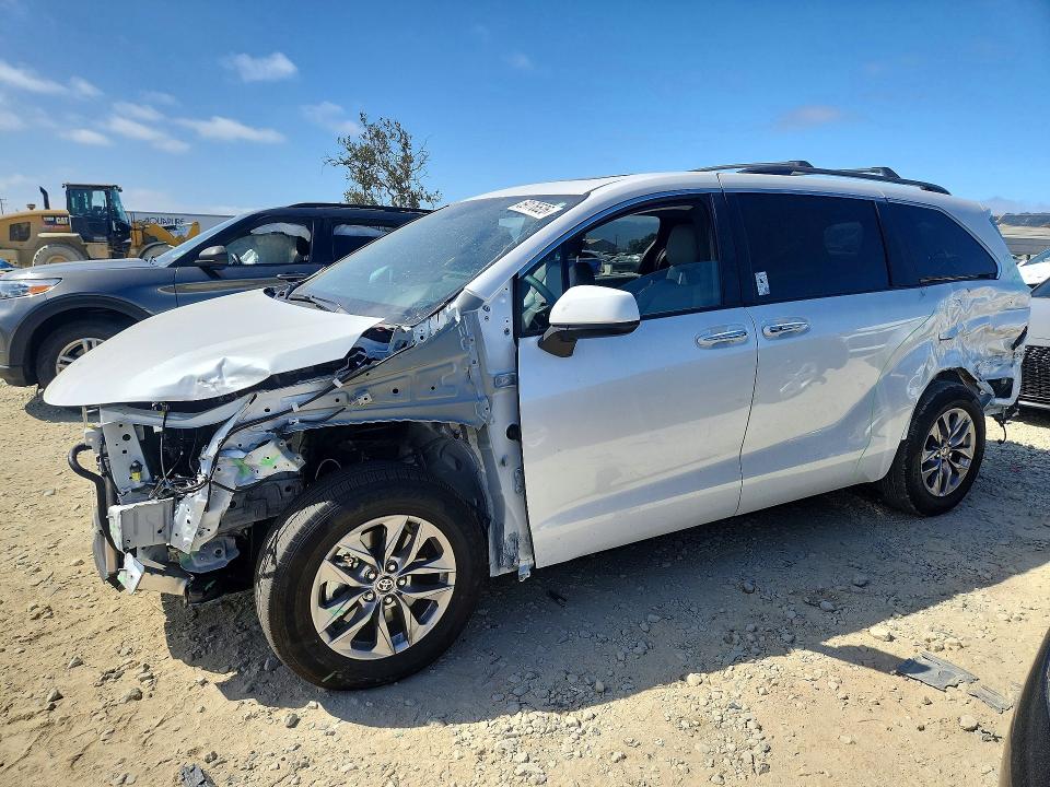 59176526 :رقم المزاد ، 5TDYRKEC5TS306488 vin ، 2026 Toyota Sienna مزاد بيع