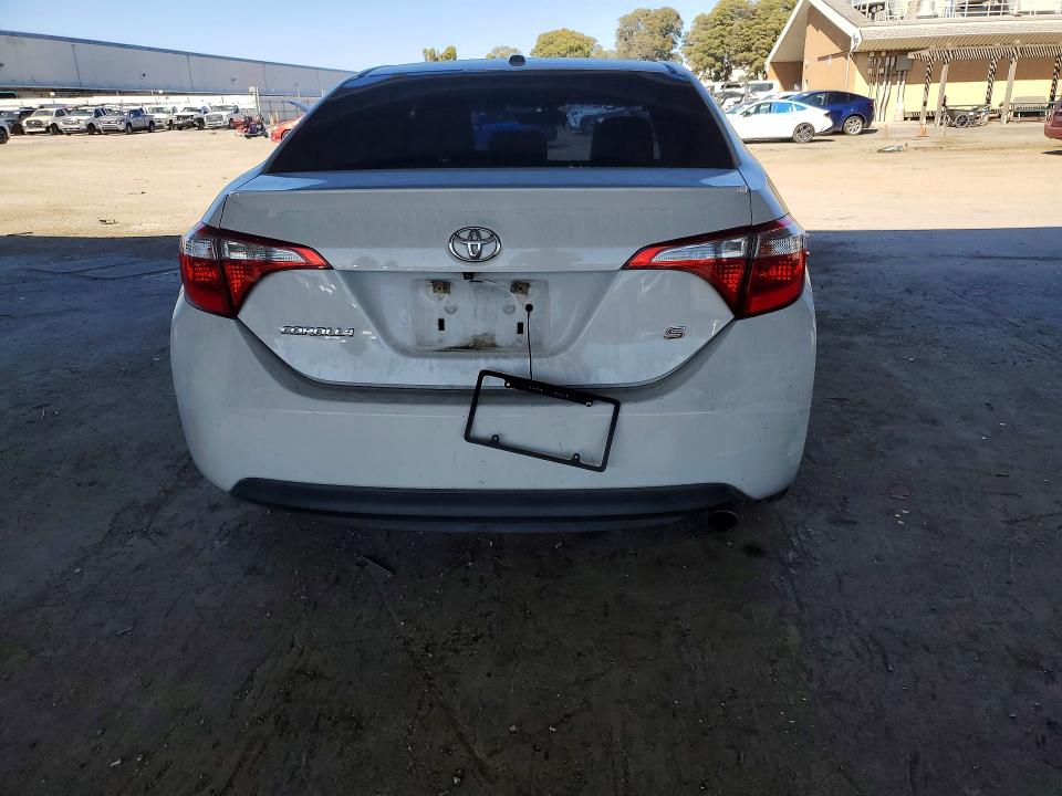 56304736 :رقم المزاد ، 5YFBURHE6EP072917 vin ، 2014 Toyota Corolla مزاد بيع