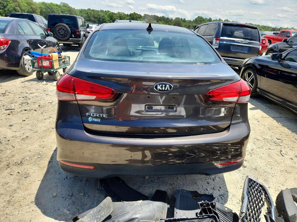 2017 Kia Forte მანქანა იყიდება აუქციონზე, vin: 3KPFK4A78HE101216, აუქციონის ნომერი: 56157426