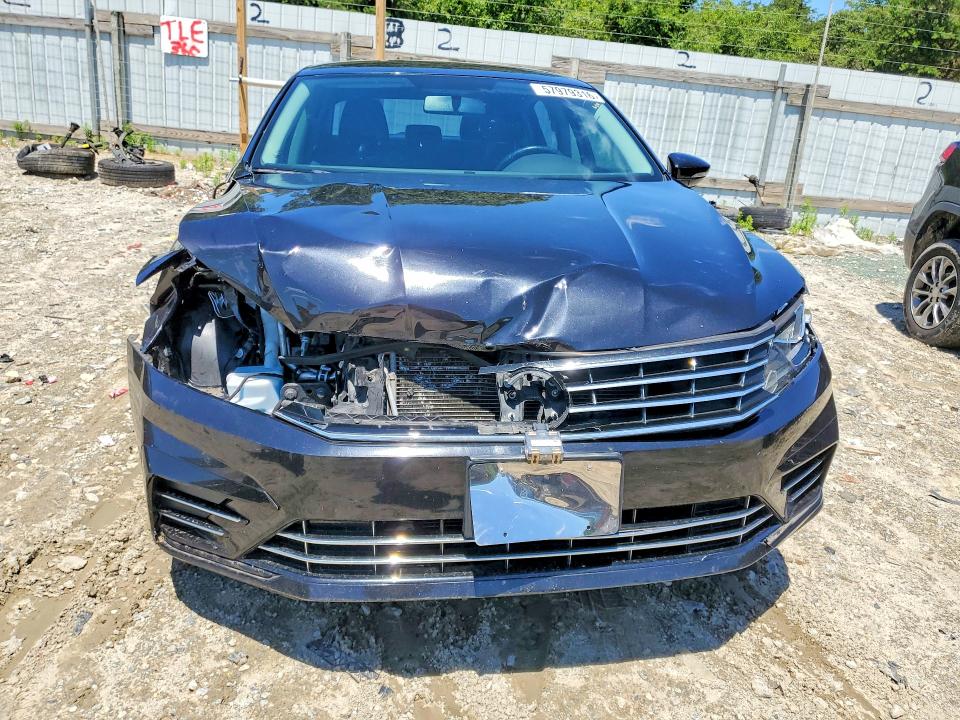 57979316 :رقم المزاد ، 1VWDT7A3XHC010035 vin ، 2017 Volkswagen Passat مزاد بيع