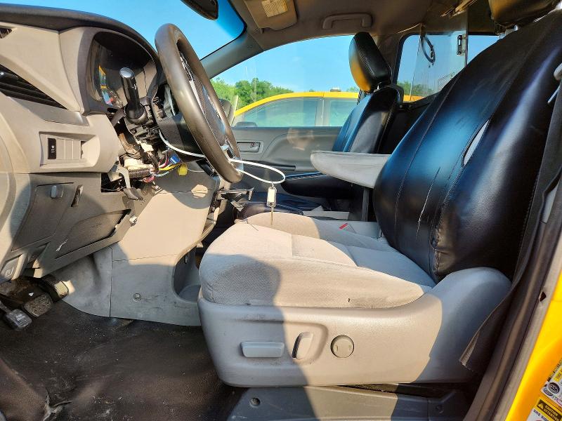 2017 Toyota Sienna მანქანა იყიდება აუქციონზე, vin: 5TDKZ3DC5HS885275, აუქციონის ნომერი: 57138526
