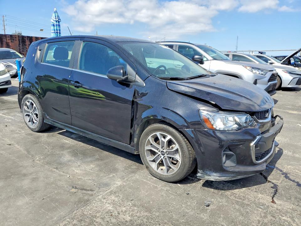 57647796 :رقم المزاد ، 1G1JD6SB0K4139883 vin ، 2019 Chevrolet Sonic مزاد بيع