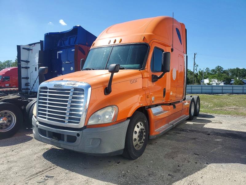 55963526 :رقم المزاد ، 1FUJGLDR8CLBR2048 vin ، 2012 Freightliner Cascadia 125 مزاد بيع