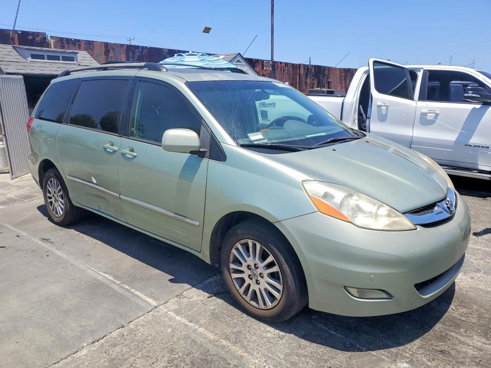58157416 :رقم المزاد ، 5TDBK22C38S015770 vin ، 2008 Toyota Sienna مزاد بيع