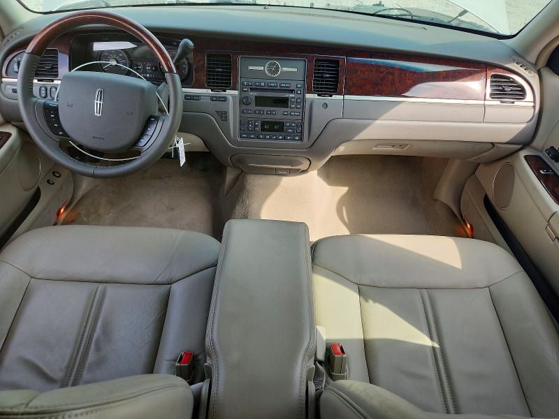 2008 Lincoln Town Car მანქანა იყიდება აუქციონზე, vin: 2LNHM82V68X659949, აუქციონის ნომერი: 59084176