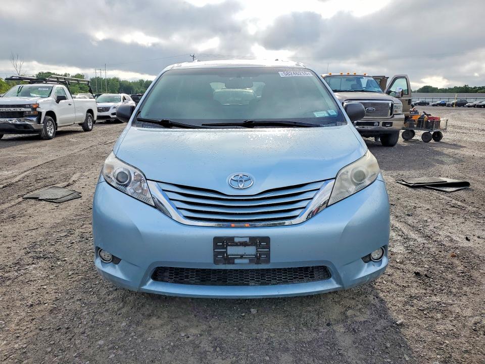 Продажа на аукционе авто 2015 Toyota Sienna, vin: 5TDKK3DC4FS529112, номер лота: 58246216