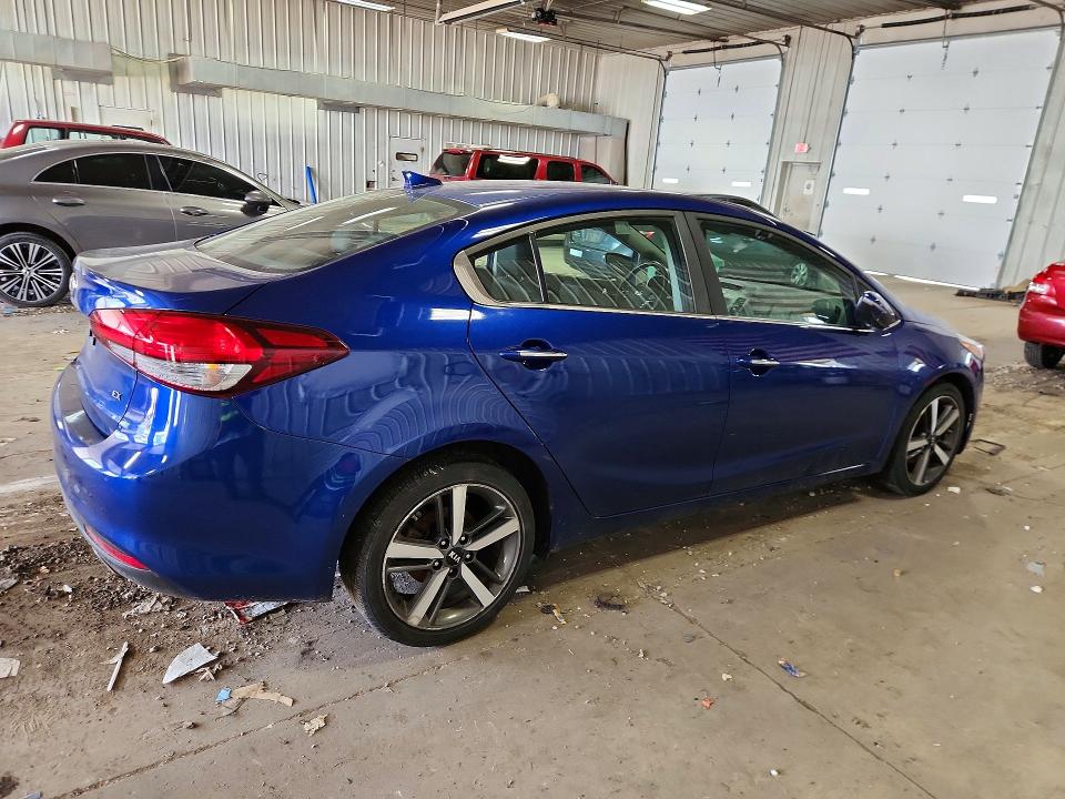 56191496 :رقم المزاد ، 3KPFN4A86HE090555 vin ، 2017 Kia Forte مزاد بيع