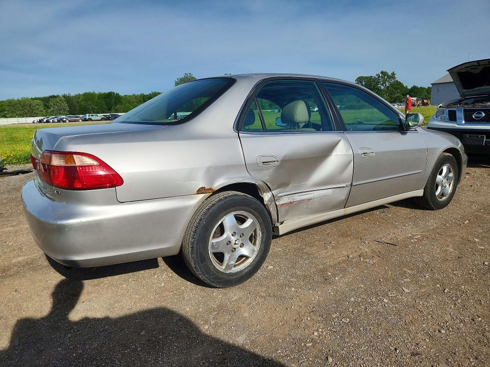 57128586 :رقم المزاد ، 1HGCG1653XA065691 vin ، 1999 Honda Accord مزاد بيع