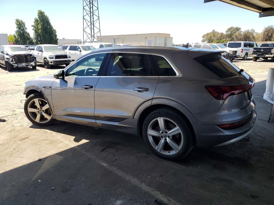 56361026 :رقم المزاد ، WA1LAAGE4KB005916 vin ، 2019 Audi E-tron مزاد بيع