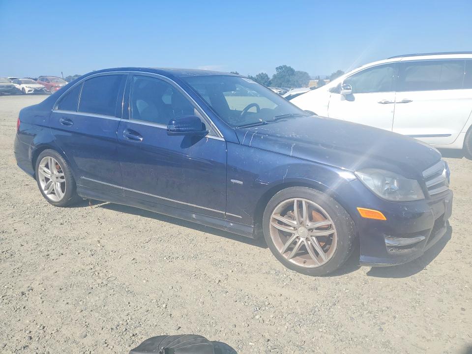 58045096 :رقم المزاد ، WDDGF4HB2CA615826 vin ، 2012 Mercedes-benz C مزاد بيع
