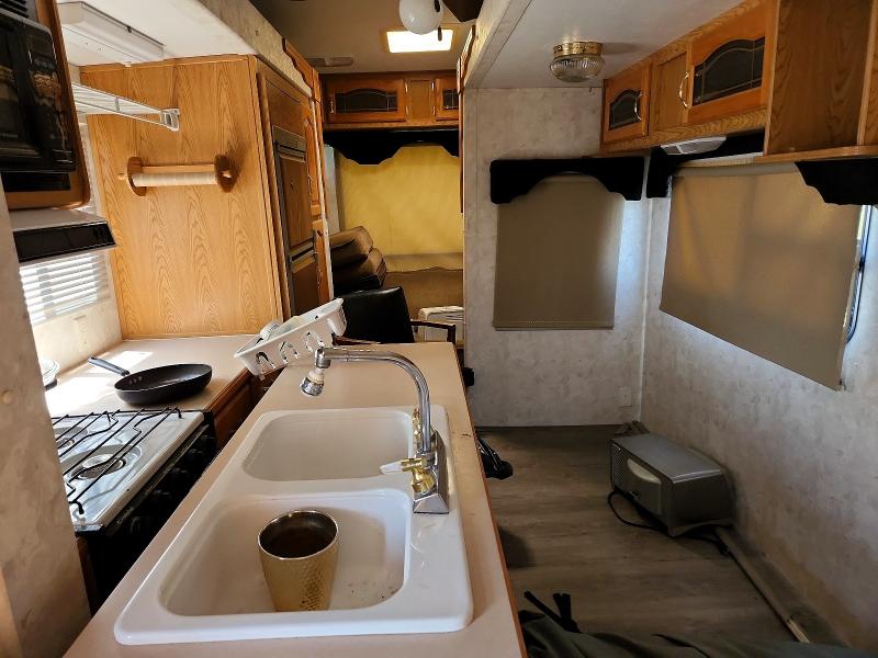 56580946 :رقم المزاد ، 4YDF3282314053706 vin ، 2001 Montana Trailer مزاد بيع