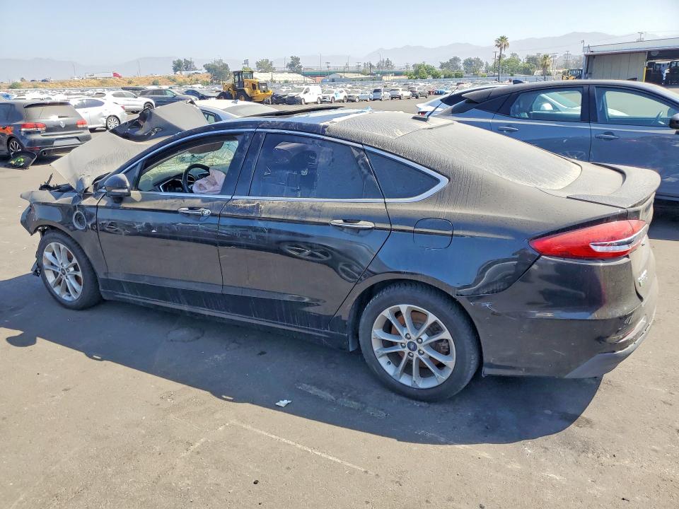 55104476 :رقم المزاد ، 3FA6P0SU8KR216242 vin ، 2019 Ford Fusion مزاد بيع