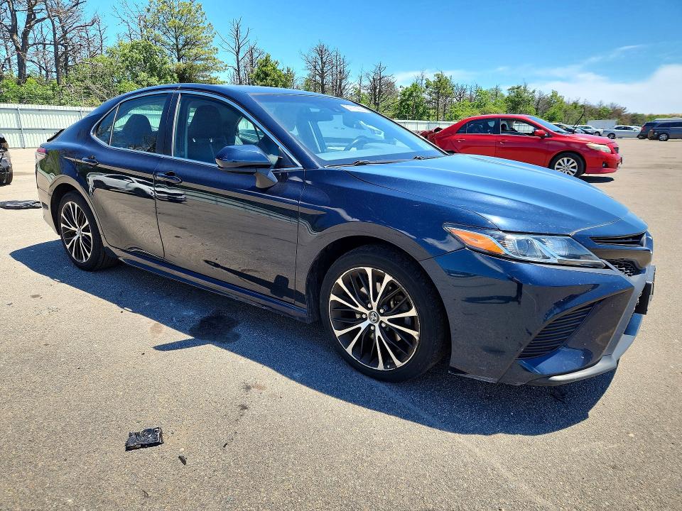 2018 Toyota Camry მანქანა იყიდება აუქციონზე, vin: 4T1B11HK0JU528581, აუქციონის ნომერი: 57715636