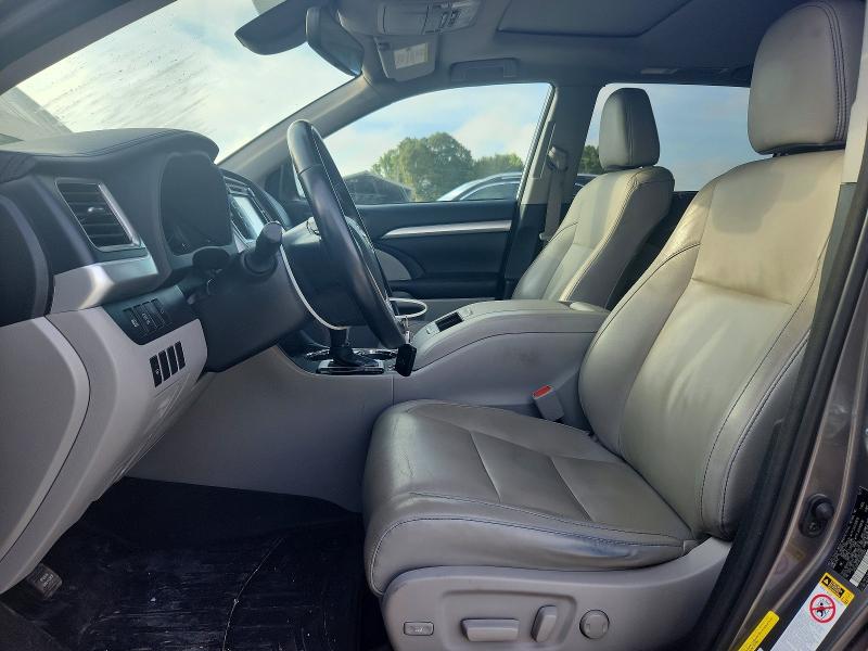 Продаж на аукціоні авто 2018 Toyota Highlander, vin: 5TDJZRFH5JS525064, номер лоту: 55870296