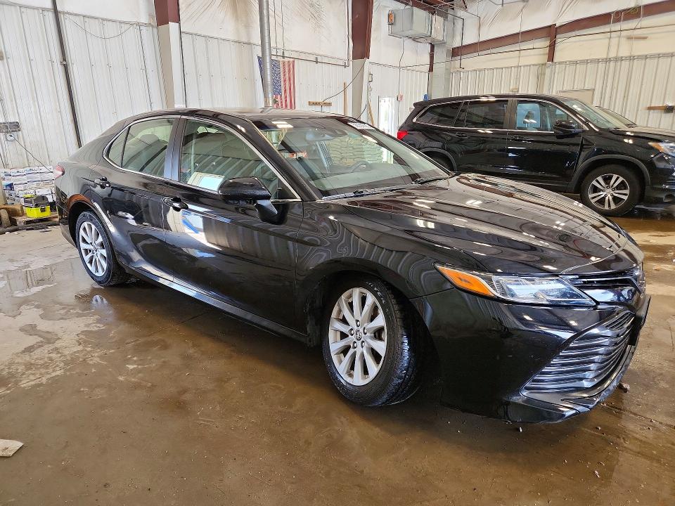 56055526 :رقم المزاد ، JTNB11HK3J3005299 vin ، 2018 Toyota Camry مزاد بيع