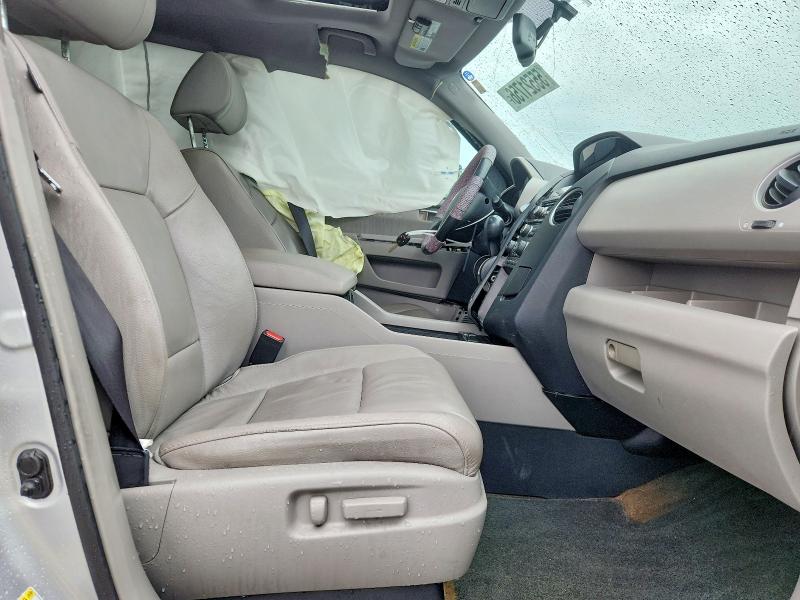 55521756 :رقم المزاد ، 5FNYF4H58FB010990 vin ، 2015 Honda Pilot مزاد بيع