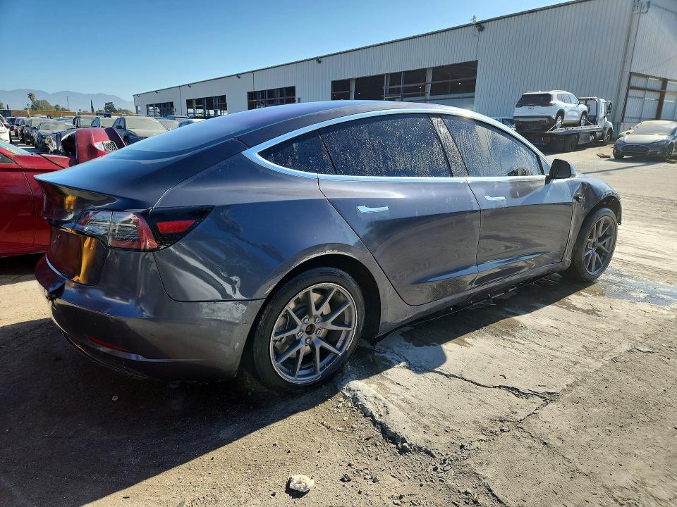 56831436 :رقم المزاد ، 5YJ3E1EA5JF006840 vin ، 2018 Tesla Model 3 مزاد بيع