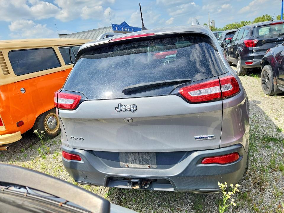 58535086 :رقم المزاد ، 1C4PJMCS9GW270318 vin ، 2016 Jeep Cherokee مزاد بيع