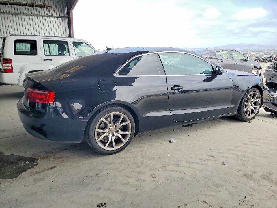 Продажа на аукционе авто 2011 Audi A5, vin: WAUCFAFR1BA004446, номер лота: 55575066