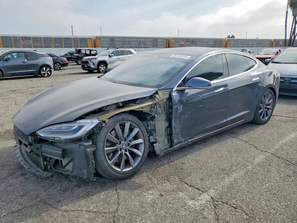 56134286 :رقم المزاد ، 5YJSA1E24LF361632 vin ، 2020 Tesla Model S مزاد بيع