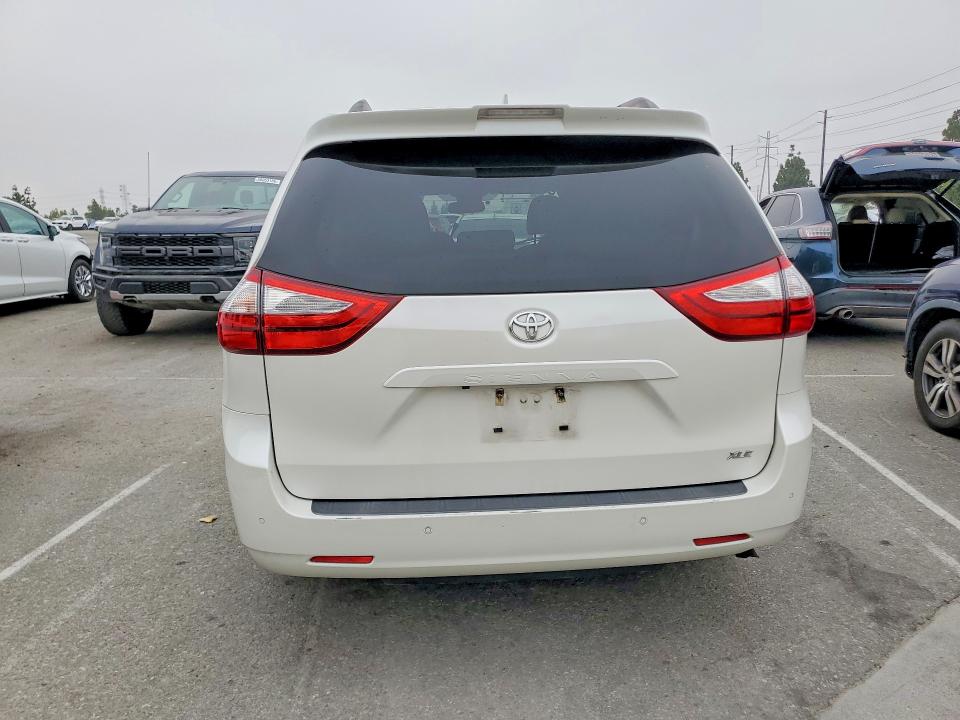 58772036 :رقم المزاد ، 5TDYZ3DC2KS966431 vin ، 2019 Toyota Sienna مزاد بيع