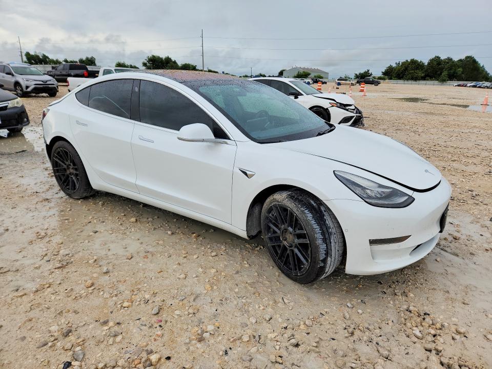 57314086 :رقم المزاد ، 5YJ3E1EA2JF035258 vin ، 2018 Tesla Mdl 3 مزاد بيع