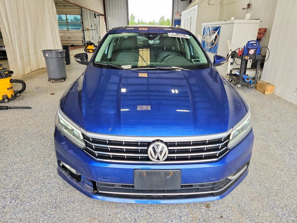 2017 Volkswagen Passat მანქანა იყიდება აუქციონზე, vin: 1VWCM7A33HC068870, აუქციონის ნომერი: 56695136