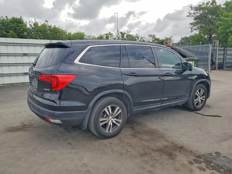 56190926 :رقم المزاد ، 5FNYF6H56HB009366 vin ، 2017 Honda Pilot مزاد بيع