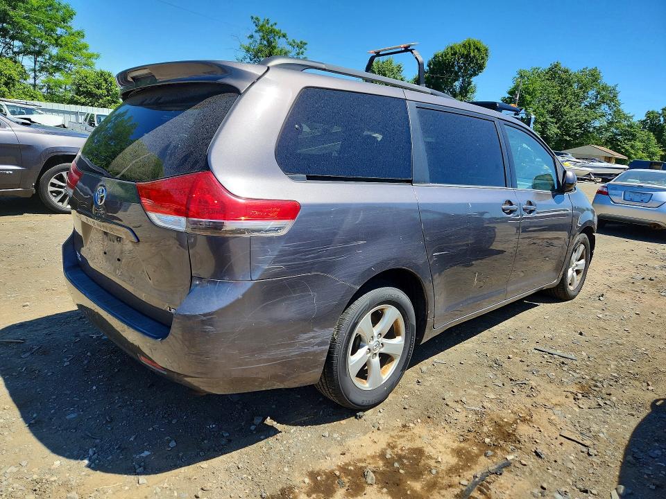 2013 Toyota Sienna მანქანა იყიდება აუქციონზე, vin: 5TDKK3DCXDS317392, აუქციონის ნომერი: 56332986