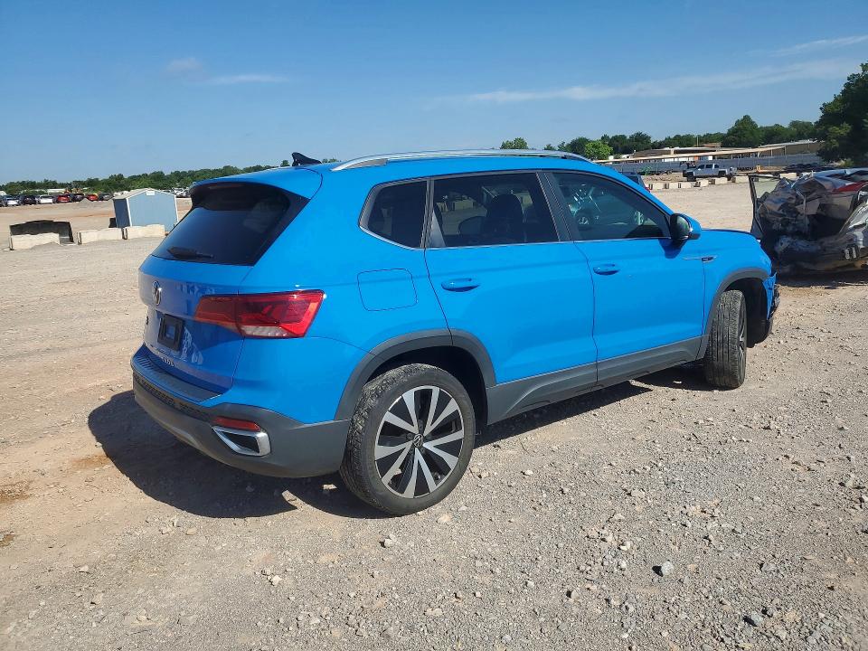 57213036 :رقم المزاد ، 3VVRX7B28NM044327 vin ، 2022 Volkswagen Taos مزاد بيع