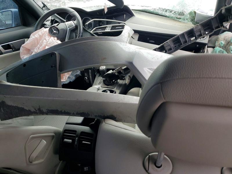 56171186 :رقم المزاد ، WDDGF4HB0CR220612 vin ، 2012 Mercedes-benz C مزاد بيع