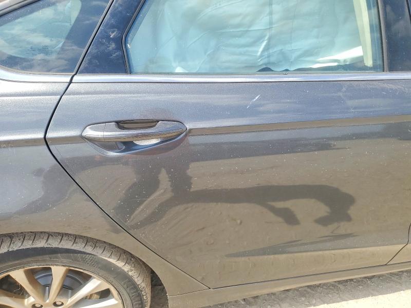 56125706 :رقم المزاد ، 3FA6P0LU6HR307436 vin ، 2017 Ford Fusion مزاد بيع