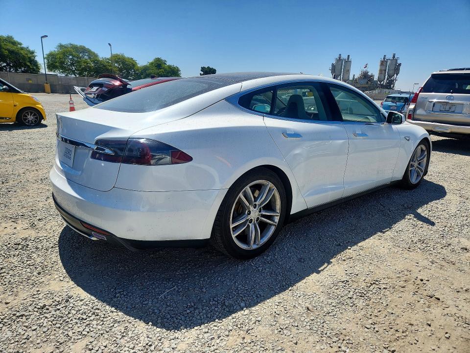 2013 Tesla Model S მანქანა იყიდება აუქციონზე, vin: 5YJSA1CN7DFP04531, აუქციონის ნომერი: 58428436