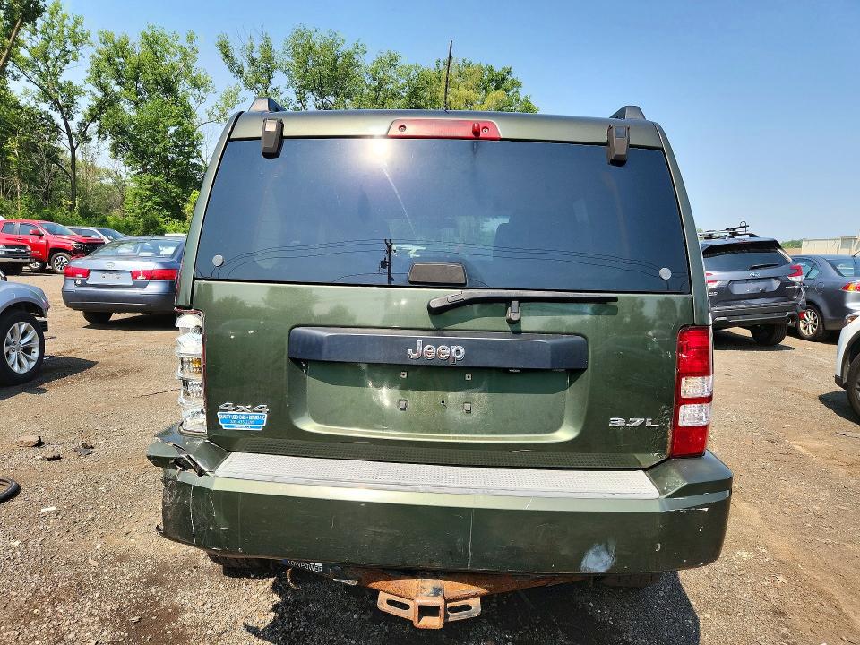 57187526 :رقم المزاد ، 1J8GN28K88W133821 vin ، 2008 Jeep Liberty مزاد بيع