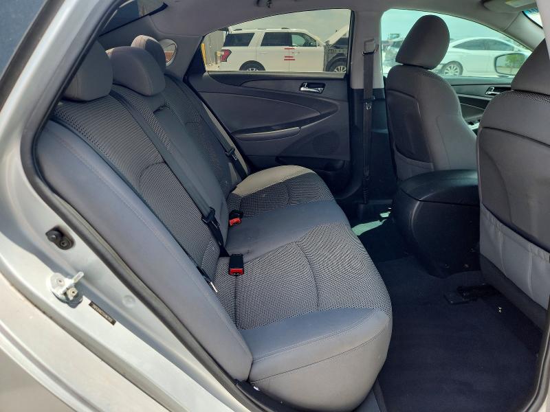 58561366 :رقم المزاد ، 5NPEB4AC1CH467810 vin ، 2012 Hyundai Sonata مزاد بيع